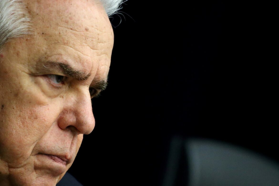 Em manobra desonesta, direção da Petrobrás burla normas jurídicas para facilitar entrega do patrimônio nacional