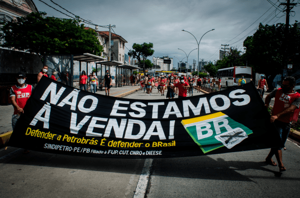 A onda anti-bolsonaro cresce como uma tempestade tropical