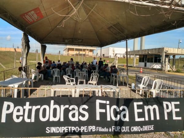 Resistência que dá fruto: fracassa privatização da Rnest