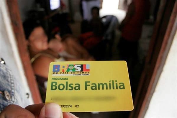 Bolsonaro acaba com o Bolsa Família e joga no limbo o futuro de milhões de brasileiros