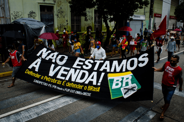 Preço do combustível nacional em comparação com o estrangeiro está menos desigual. Produtores internacionais cobram mais aumentos no Brasil