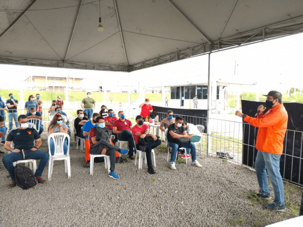 Petroleiros manifestam luto pela morte de mais um colega de trabalho