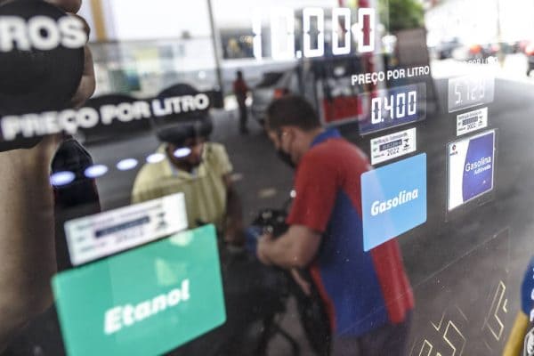 Projeto que teve colaboração dos petroleiros para redução do preço dos combustíveis deve ser votado no senado este mês