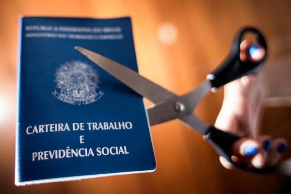 Governo estuda medidas para reduzir valor do FGTS dos trabalhadores