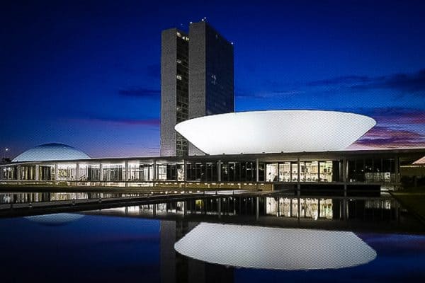 Perfil do novo congresso eleito em 2022 põe em risco serviços públicos