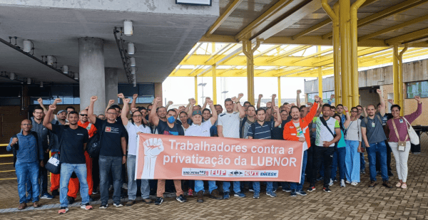 Petroleiros do TA-Suape e RNEST protestam contra privatização da Lubnor