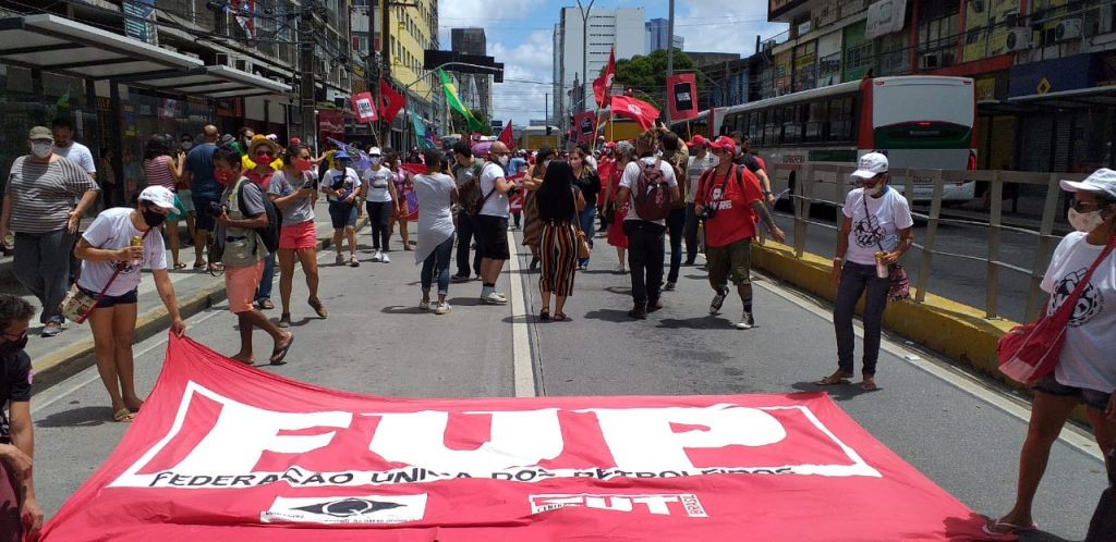 O atributo alt desta imagem está vazio. O nome do arquivo é 26o-Grito-dos-Excluidos-toma-as-ruas-do-Recife-no-Dia-da-Indepencia-6.jpg